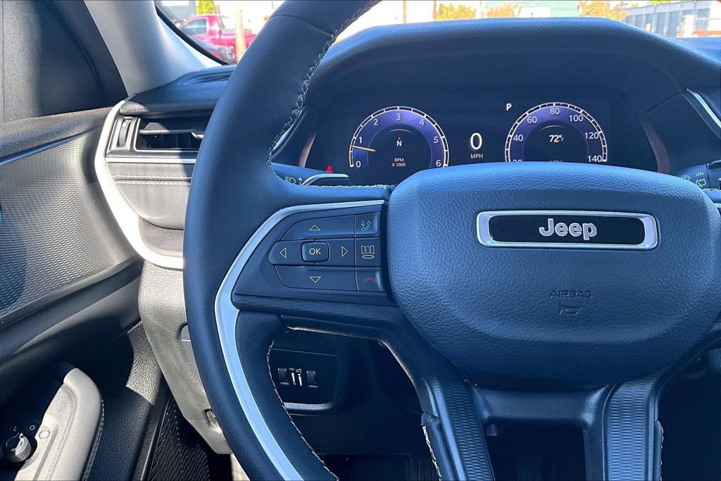 Used 2023 Jeep Grand Cherokee Laredo w/ Luxury Tech Group I AWD/4WD image 24