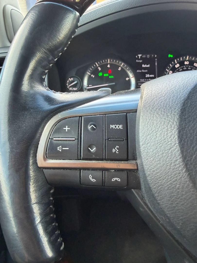 Used 2016 Lexus LX 570 4WD w/ Luxury Package image 24