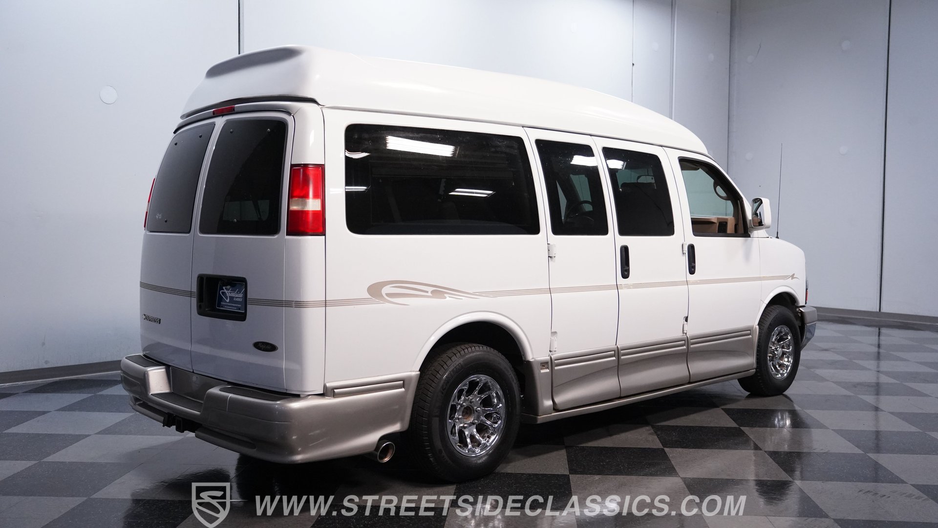 Used 2007 Chevrolet Express 1500 w/ Preferred Equipment Group RWD image 12