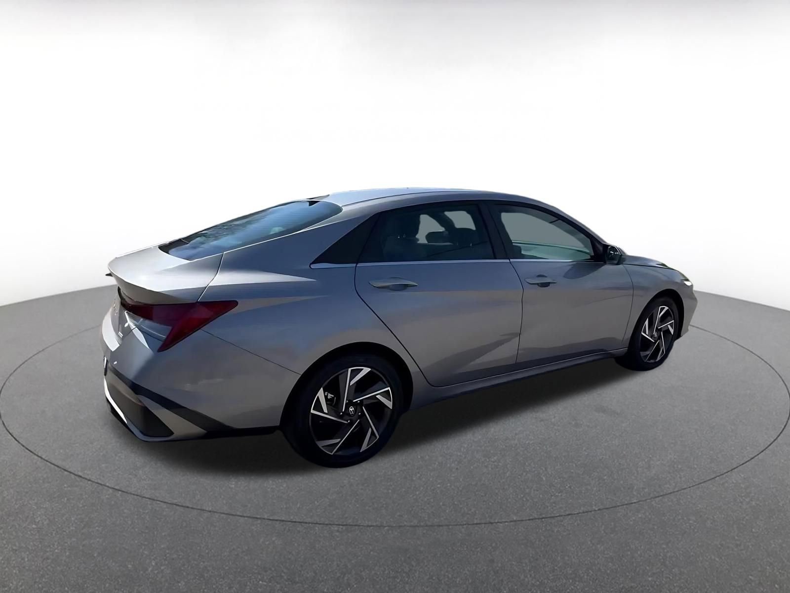 Used 2025 Hyundai Elantra Limited image 15