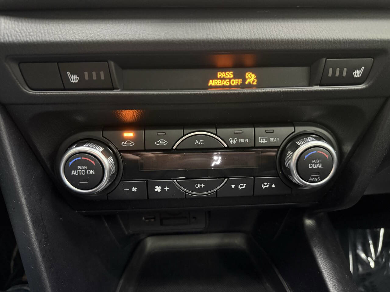 Used 2018 MAZDA MAZDA3 Touring FWD image 29