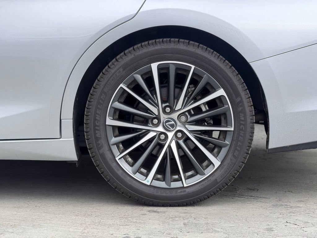 Used 2023 Lexus ES 350 w/ Premium Package FWD image 2
