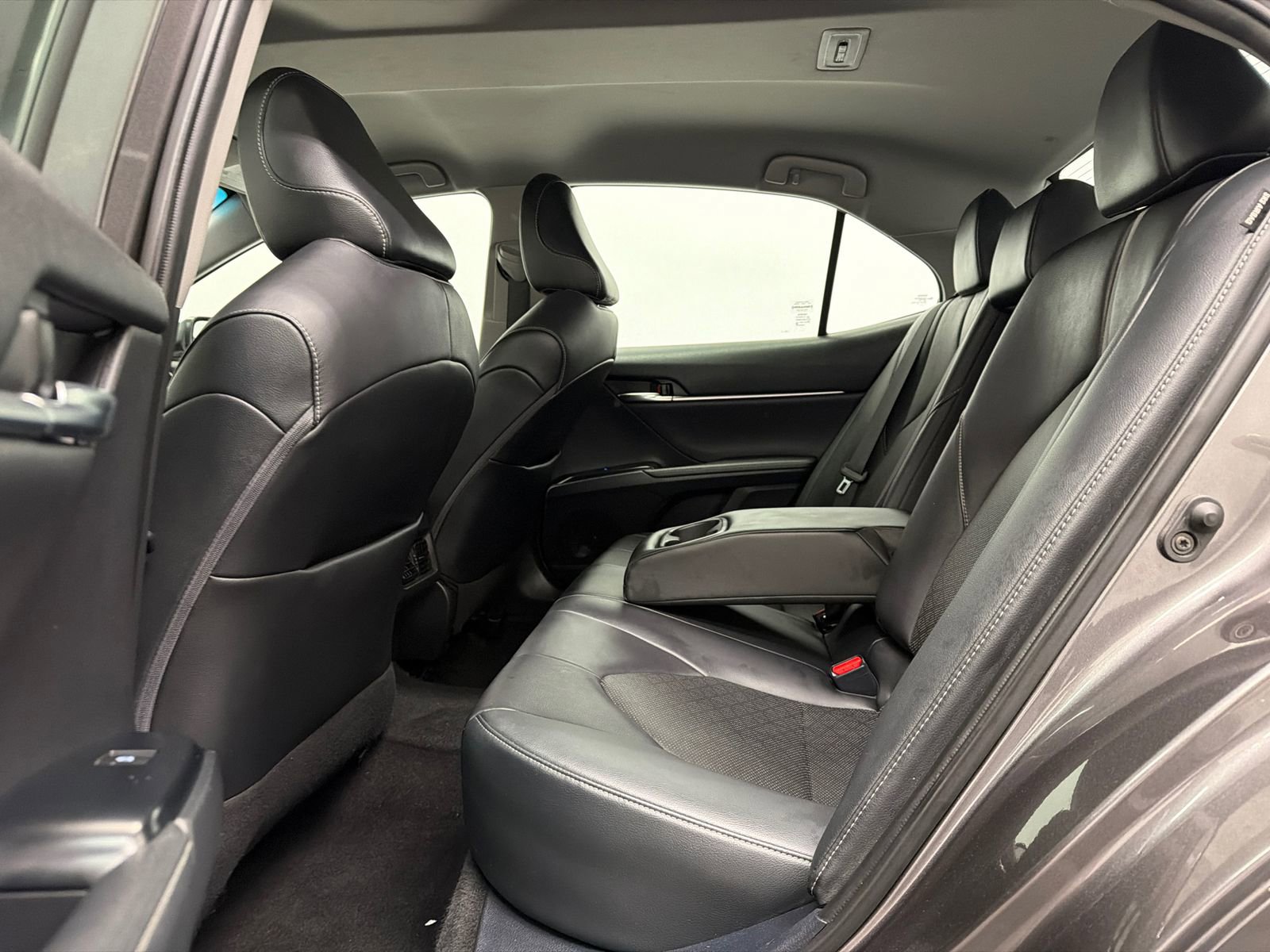 Used 2020 Toyota Camry XSE image 14