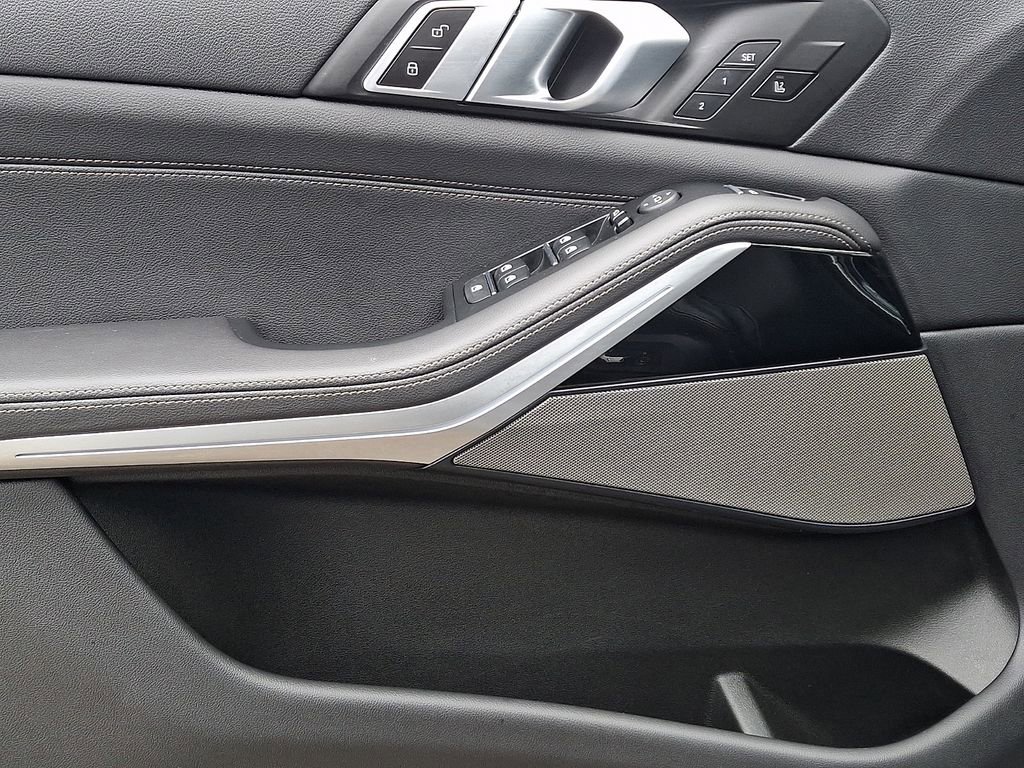 Used 2021 BMW X5 M50i w/ Executive Package image 13