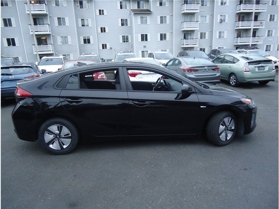 Used 2020 Hyundai Ioniq Blue FWD image 5