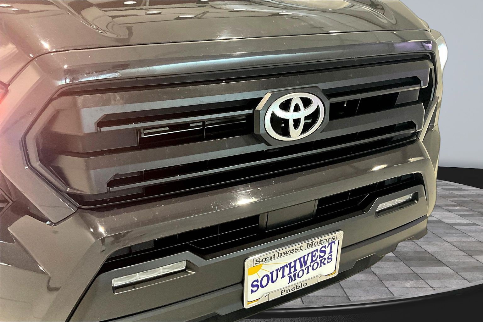 Used 2024 Toyota Tacoma SR5 AWD/4WD image 34
