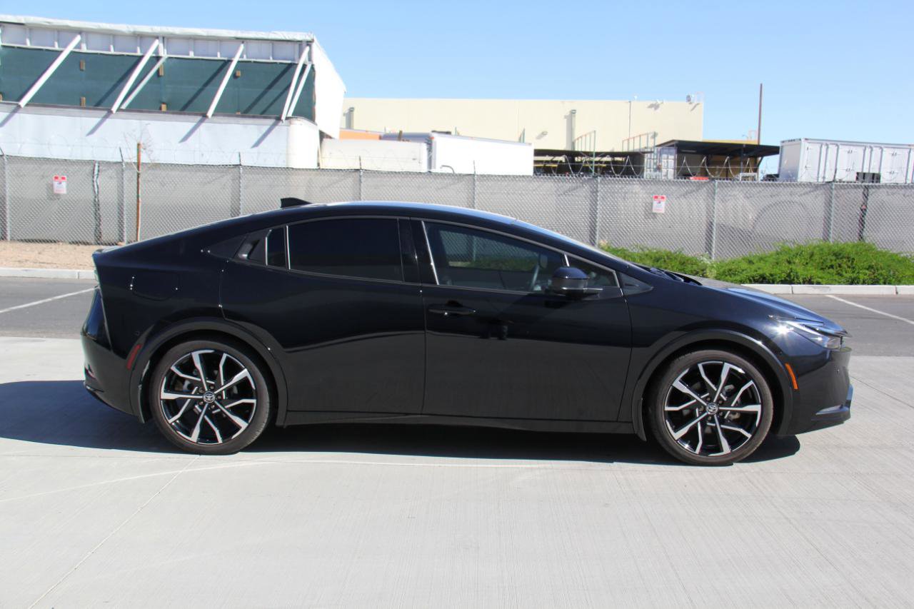 Used 2025 Toyota Prius Plug-In Hybrid image 4