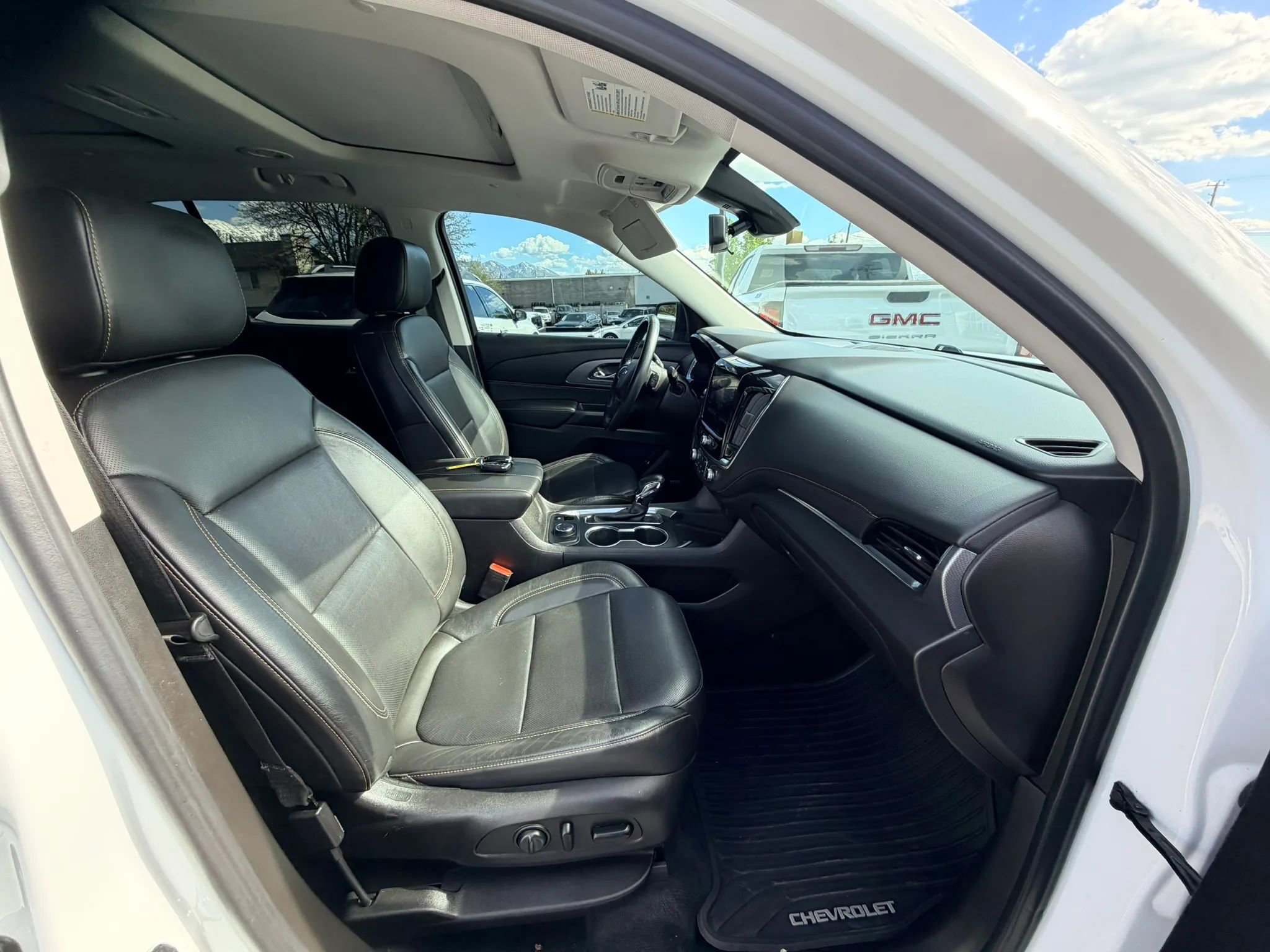 Used 2021 Chevrolet Traverse Premier w/ Redline Edition AWD/4WD image 23