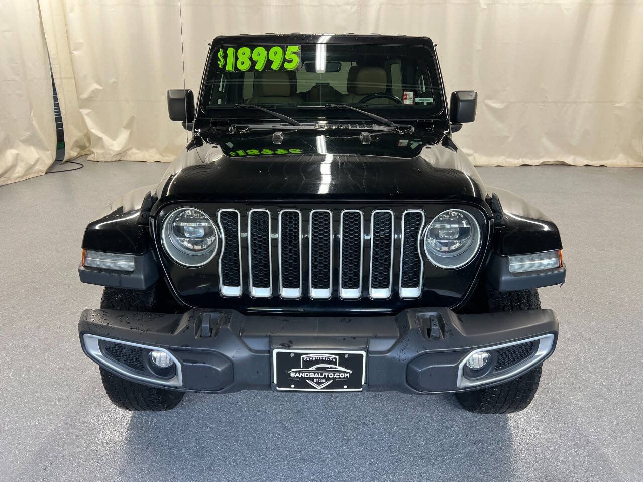 Used 2018 Jeep Wrangler Unlimited Sahara AWD/4WD image 2