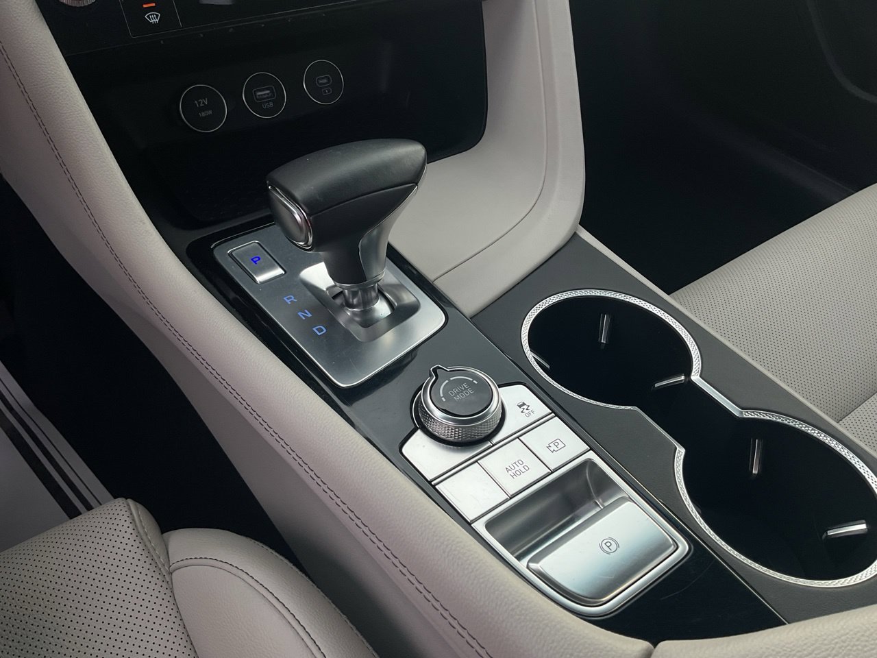 Used 2025 Genesis G70 2.5T RWD image 24