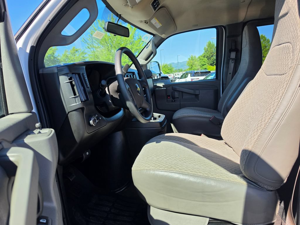 Used 2025 Chevrolet Express 3500 LS RWD image 10