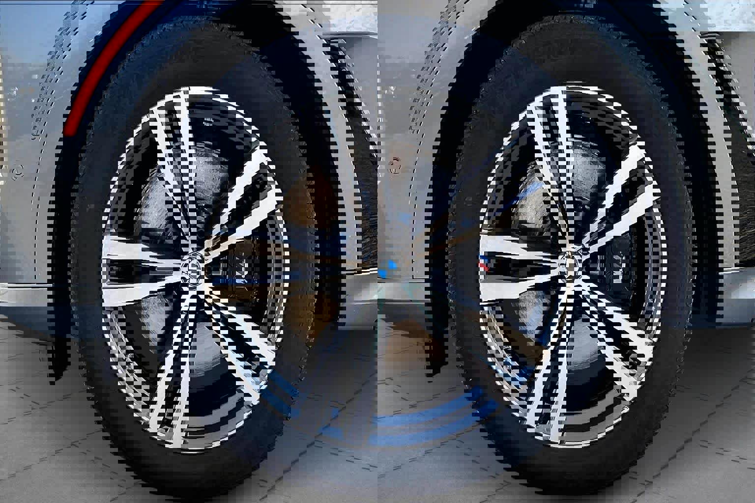 Used 2025 BMW X7 M60i image 10