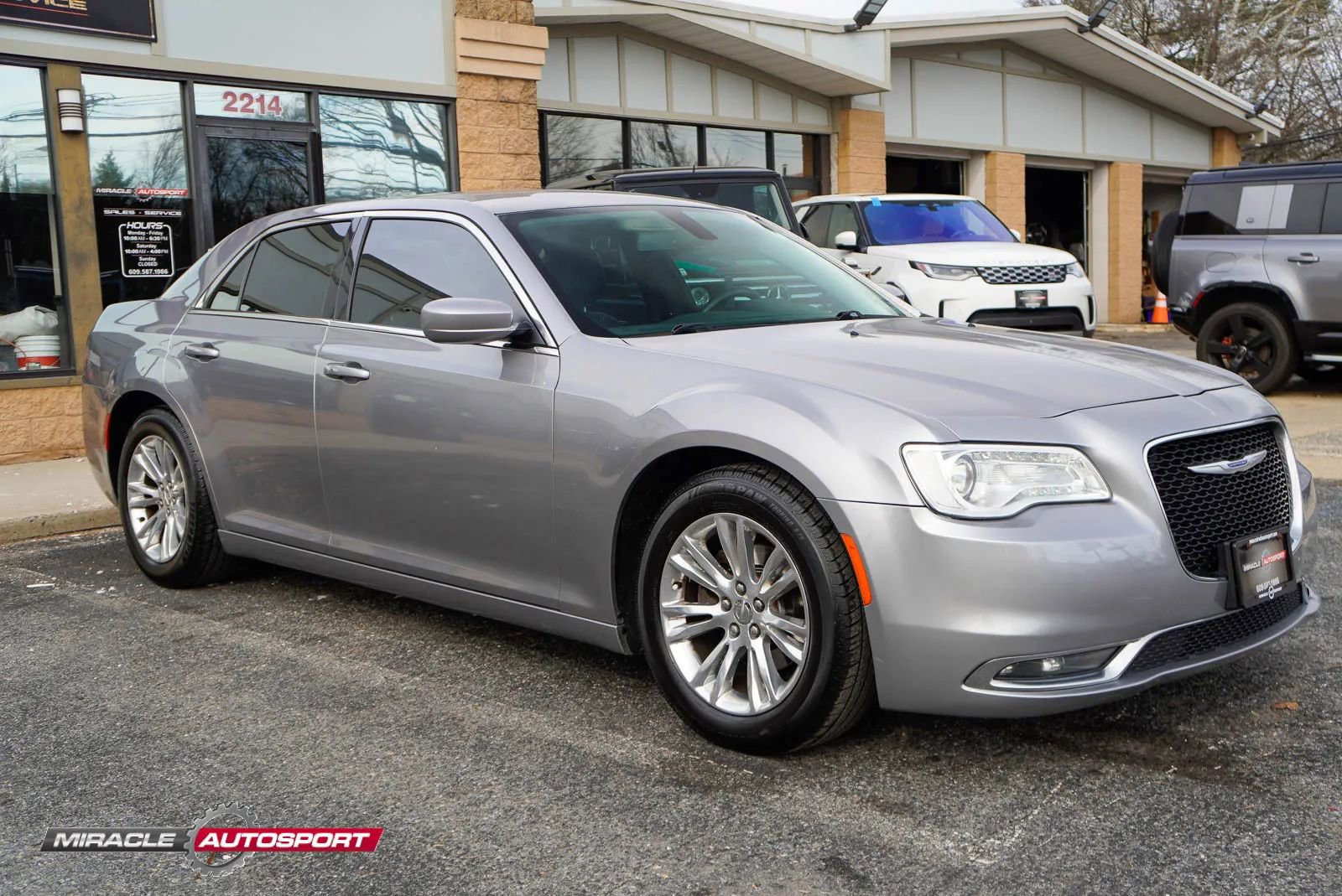 Used 2017 Chrysler 300 Limited w/ Driver Convenience Group RWD image 9