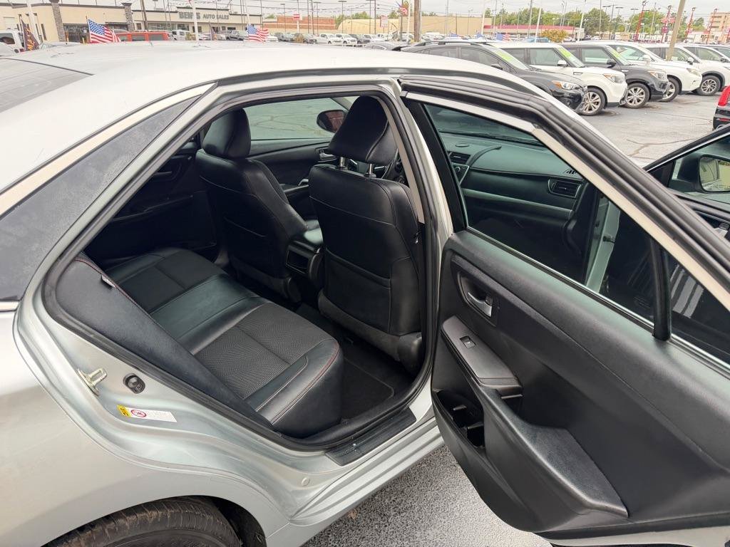 Used 2017 Toyota Camry SE FWD image 11