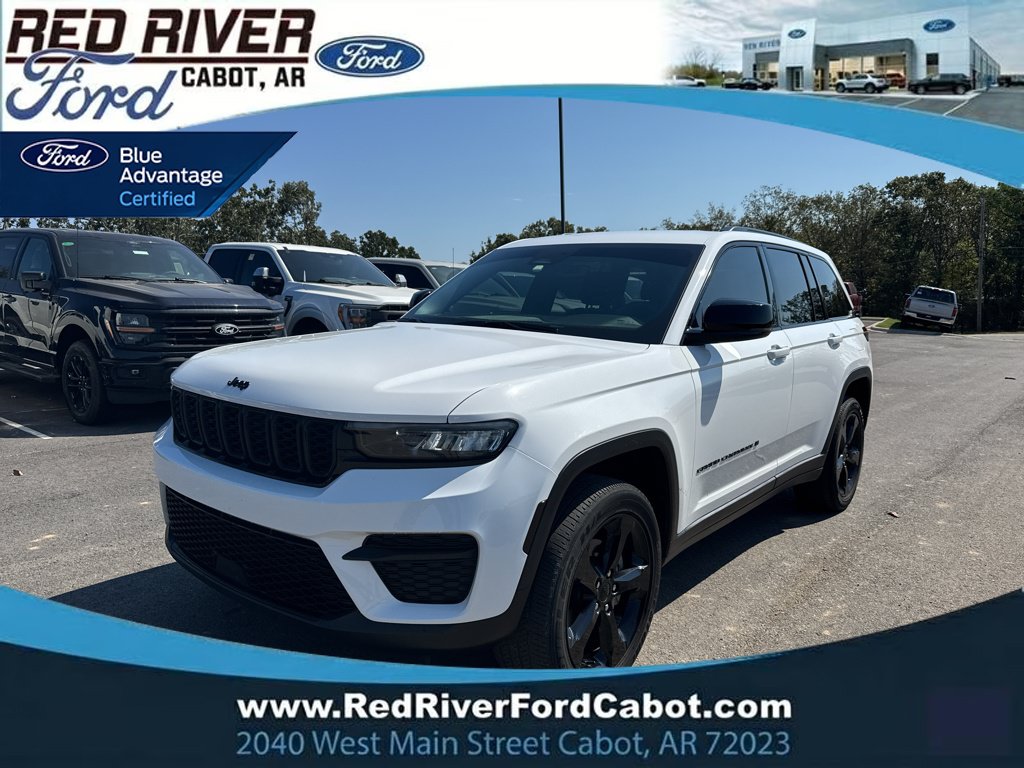 Used 2023 Jeep Grand Cherokee Altitude RWD image 1