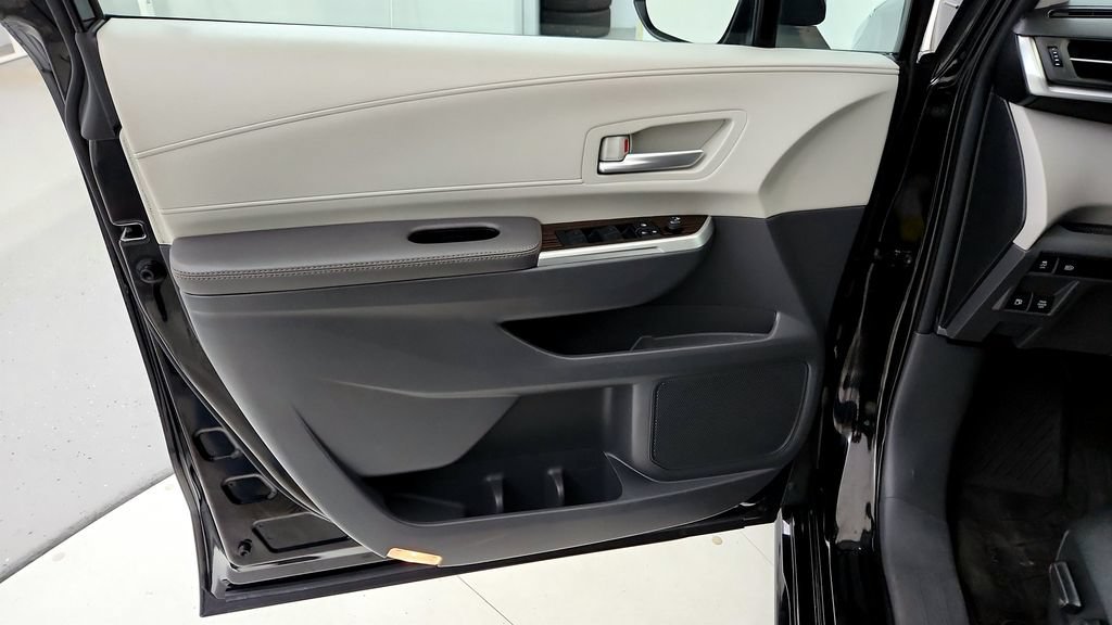 Certified 2023 Toyota Sienna XLE AWD/4WD image 23
