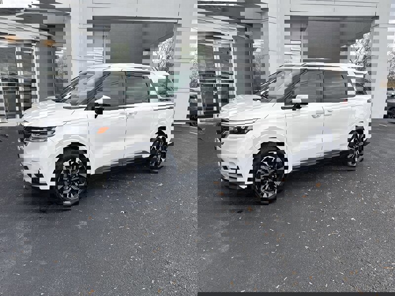 Used 2024 Kia Carnival EX