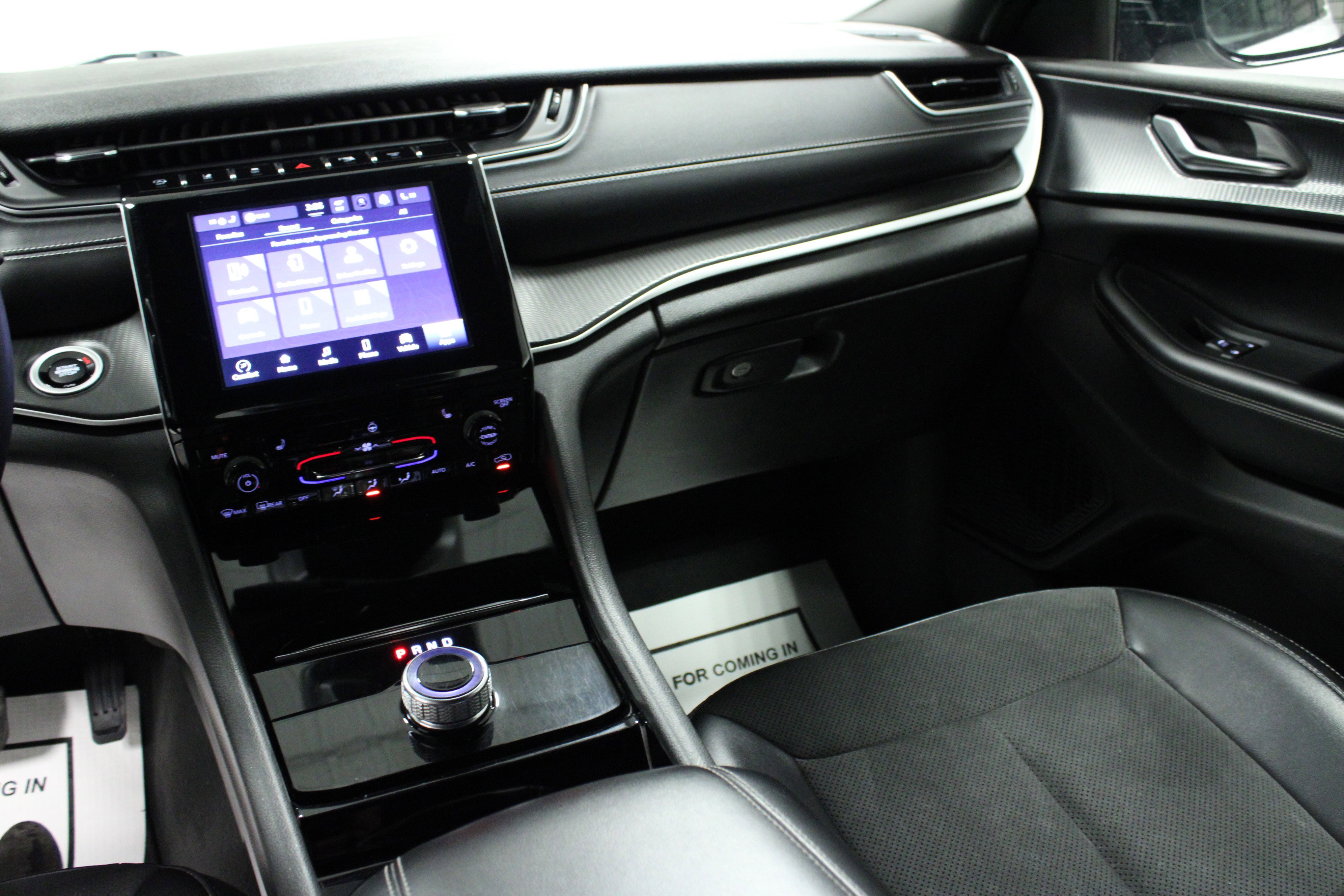 Used 2023 Jeep Grand Cherokee L Laredo image 20