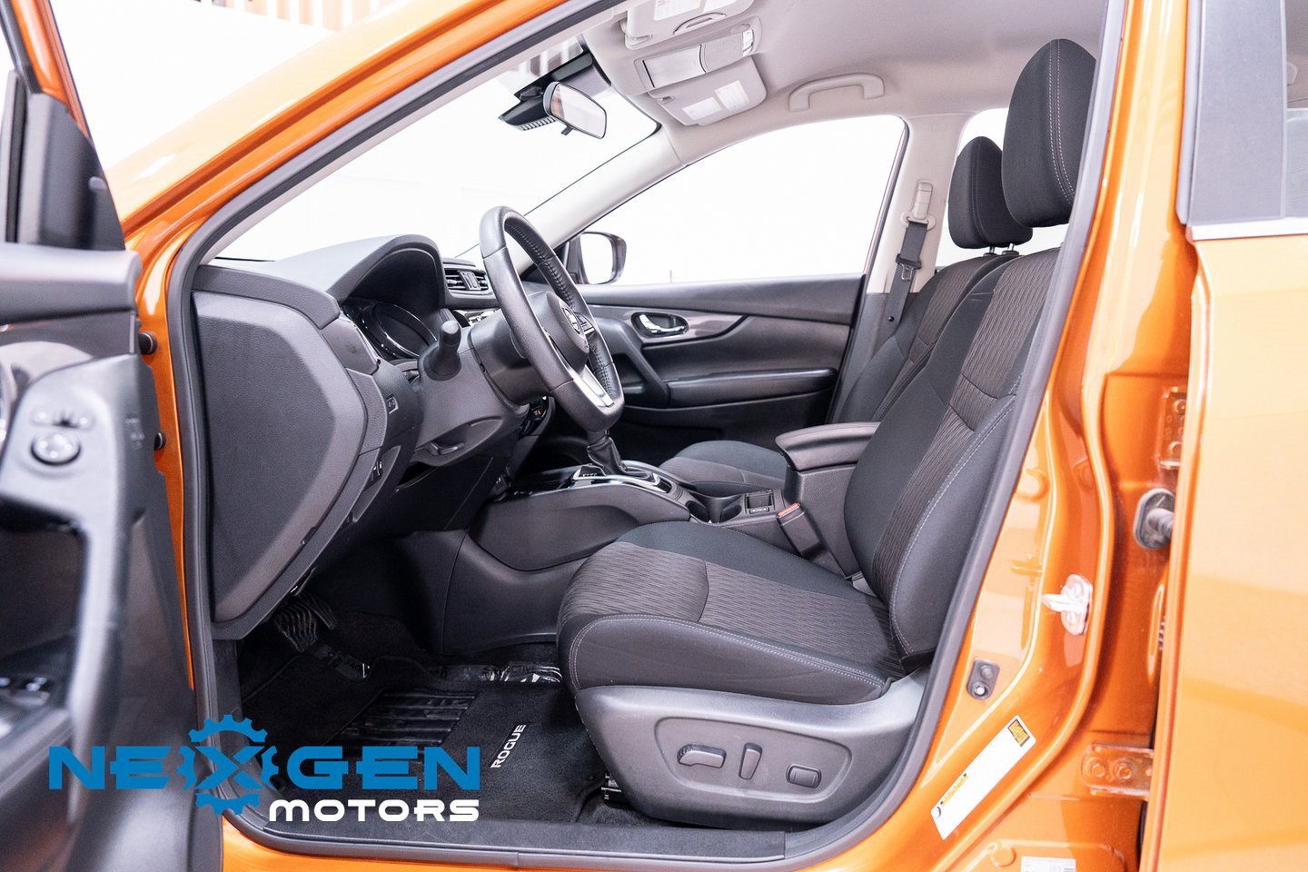 Used 2020 Nissan Rogue SV w/ Premium Package image 25