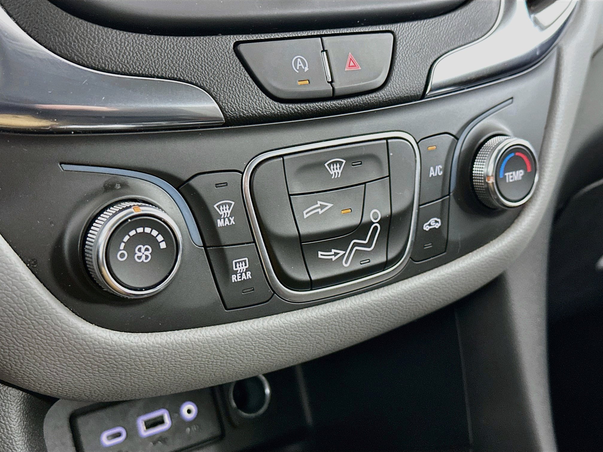 Used 2022 Chevrolet Equinox LT AWD/4WD image 23
