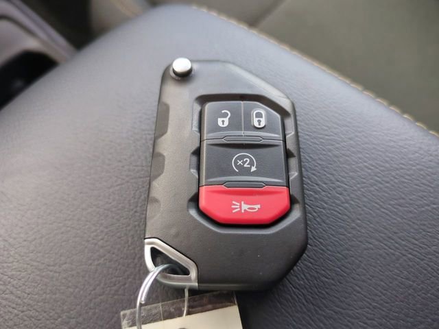 Used 2025 Jeep Wrangler Unlimited Sahara AWD/4WD image 28