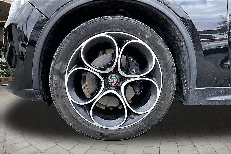 Used 2019 Alfa Romeo Stelvio Ti Lusso w/ Quick Order Package 22X Lusso image 8