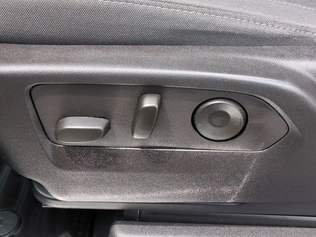 Used 2022 Chevrolet Silverado 1500 LT AWD/4WD image 16