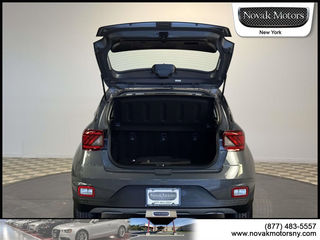 Used 2025 Hyundai Venue SEL image 9