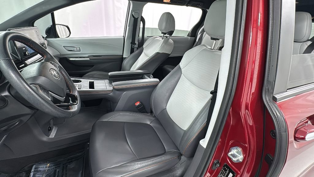 Used 2023 Toyota Sienna XSE image 10