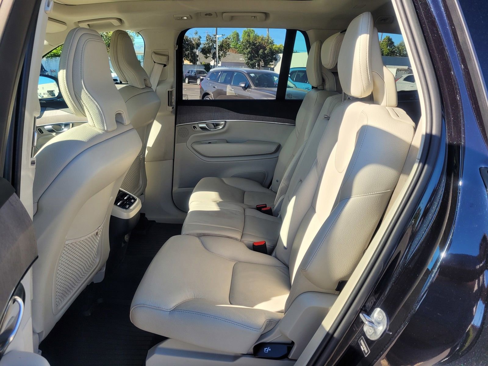 Certified 2023 Volvo XC90 B6 Plus w/ Protection Package Premier AWD/4WD image 11