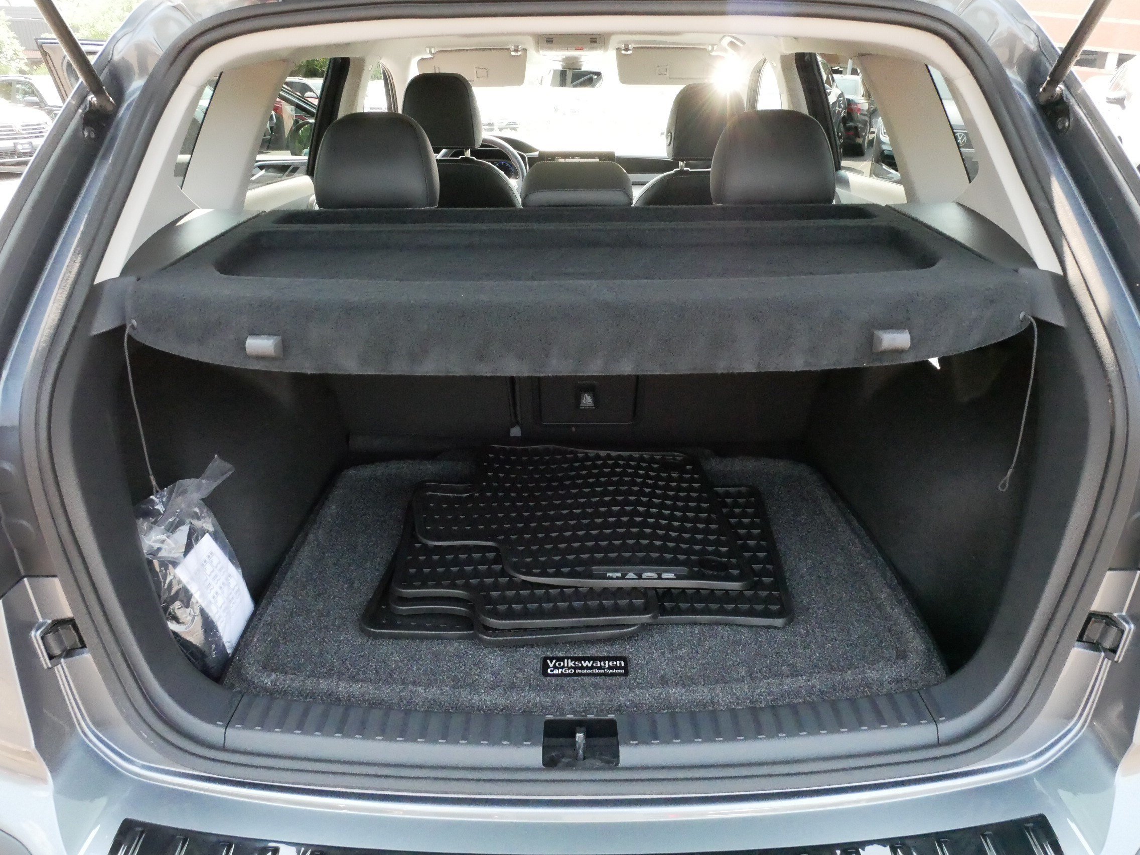 Certified 2025 Volkswagen Taos SEL AWD/4WD image 18