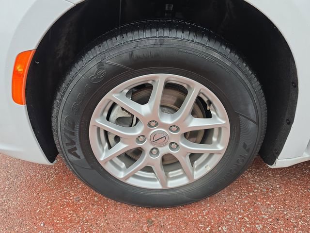Used 2024 Chrysler Pacifica Touring-L FWD image 25