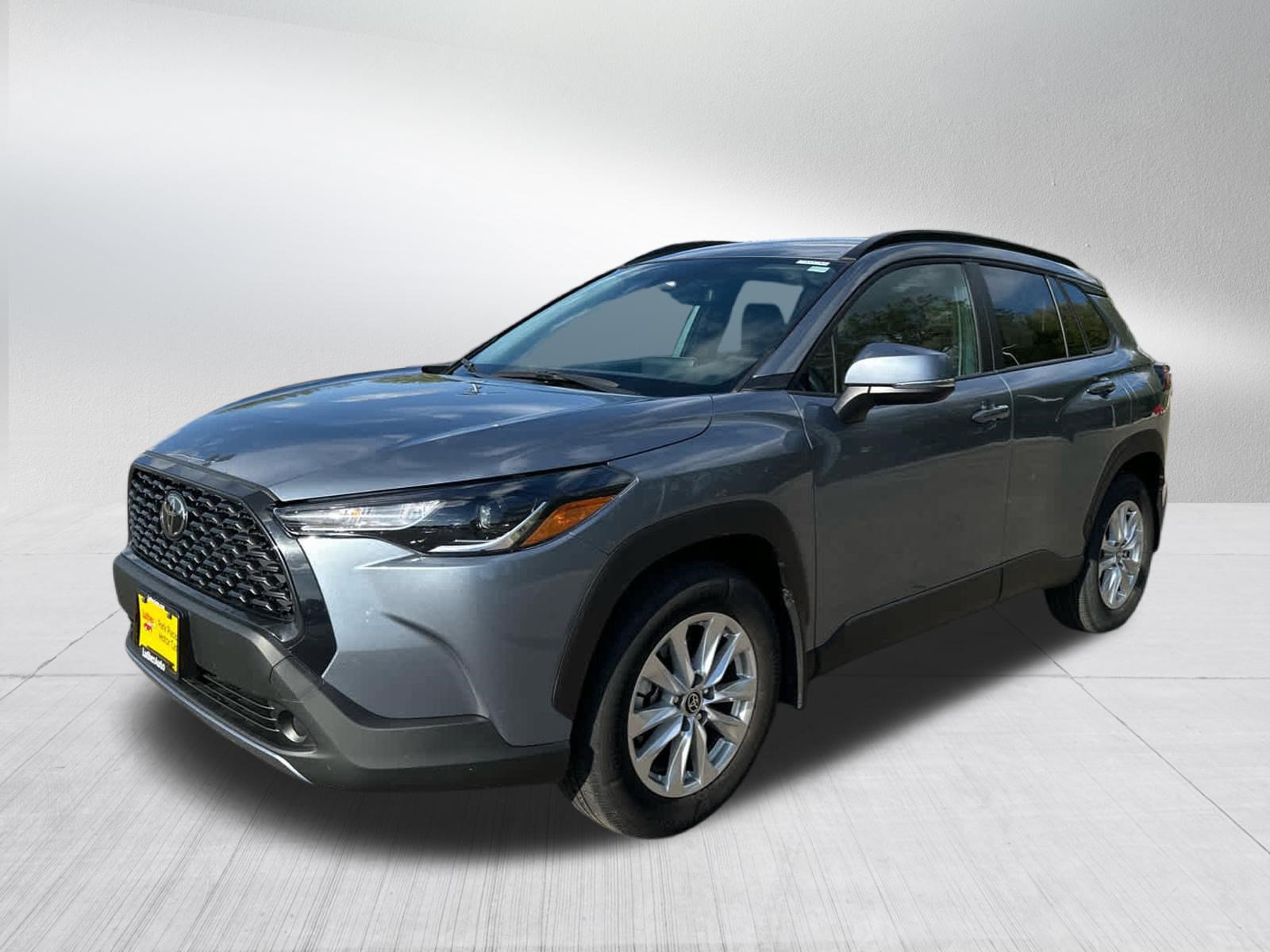Used 2023 Toyota Corolla Cross LE AWD/4WD image 3