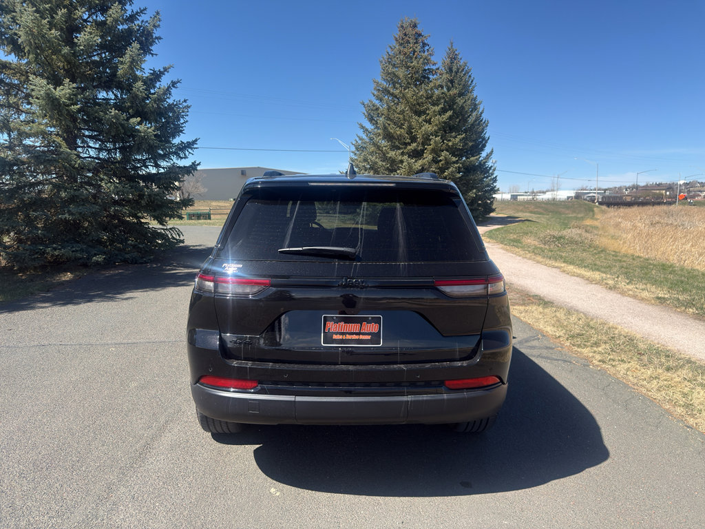 Used 2024 Jeep Grand Cherokee Altitude AWD/4WD image 4