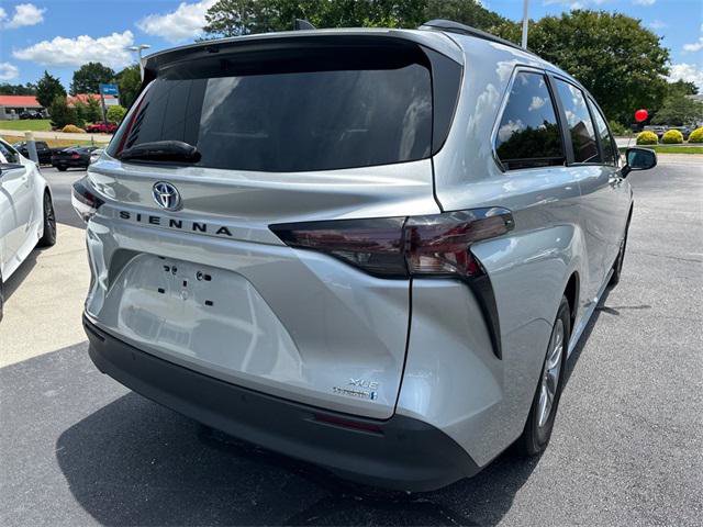Certified 2024 Toyota Sienna XLE image 3