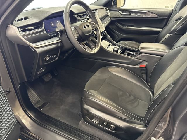 Used 2023 Jeep Grand Cherokee Altitude AWD/4WD image 12