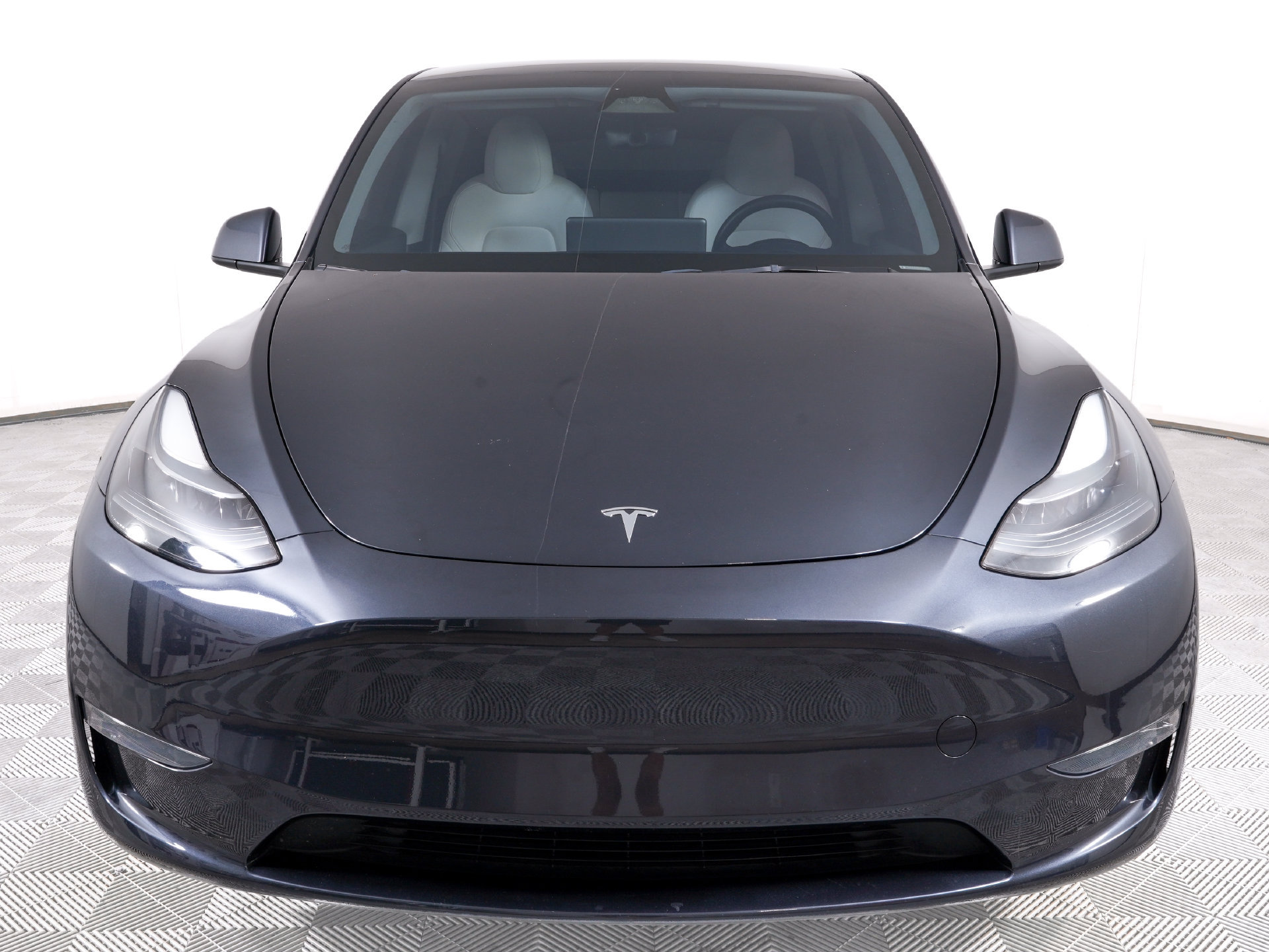 Used 2024 Tesla Model Y Long Range AWD/4WD image 2