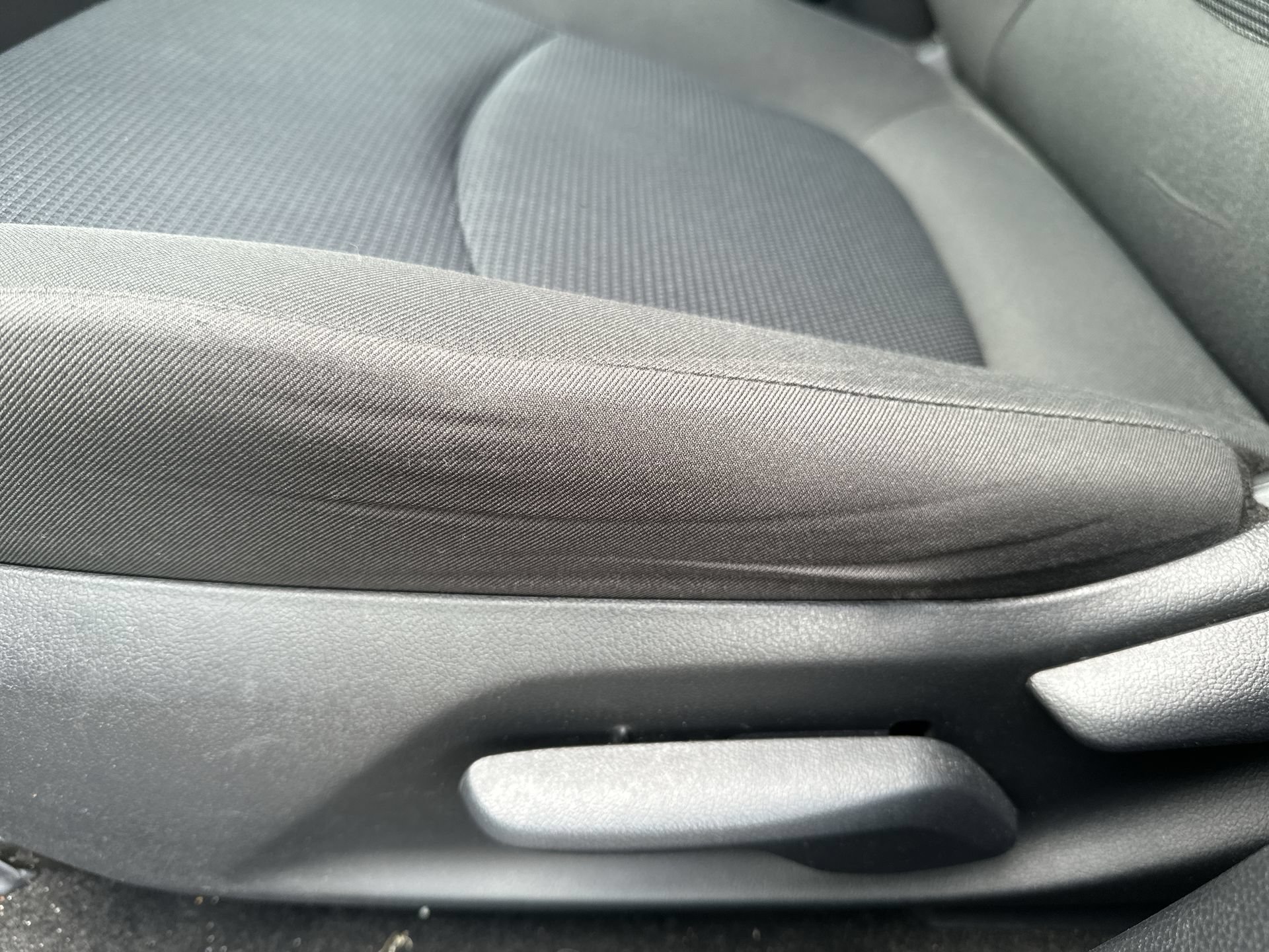 Used 2019 Toyota RAV4 LE FWD image 14