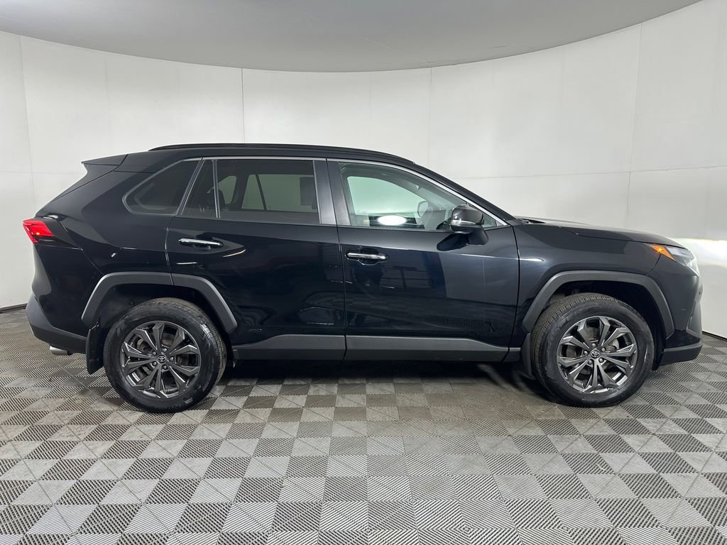 Used 2022 Toyota RAV4 Limited AWD/4WD image 6