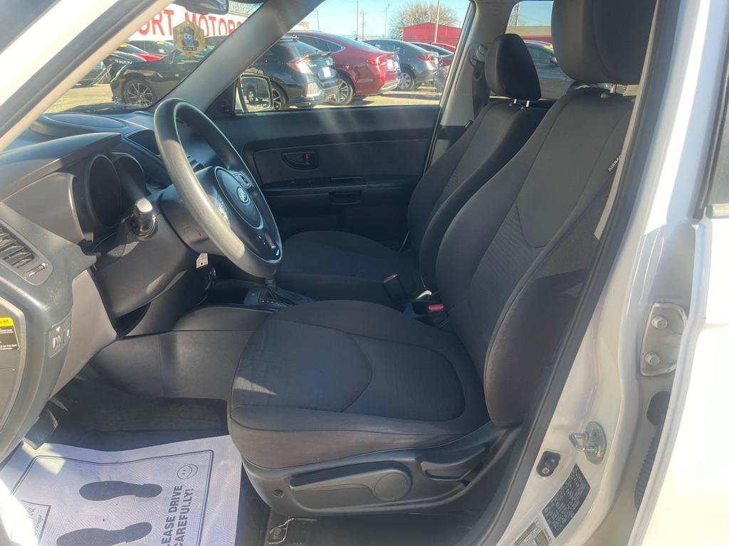 Used 2012 Kia Soul FWD image 17