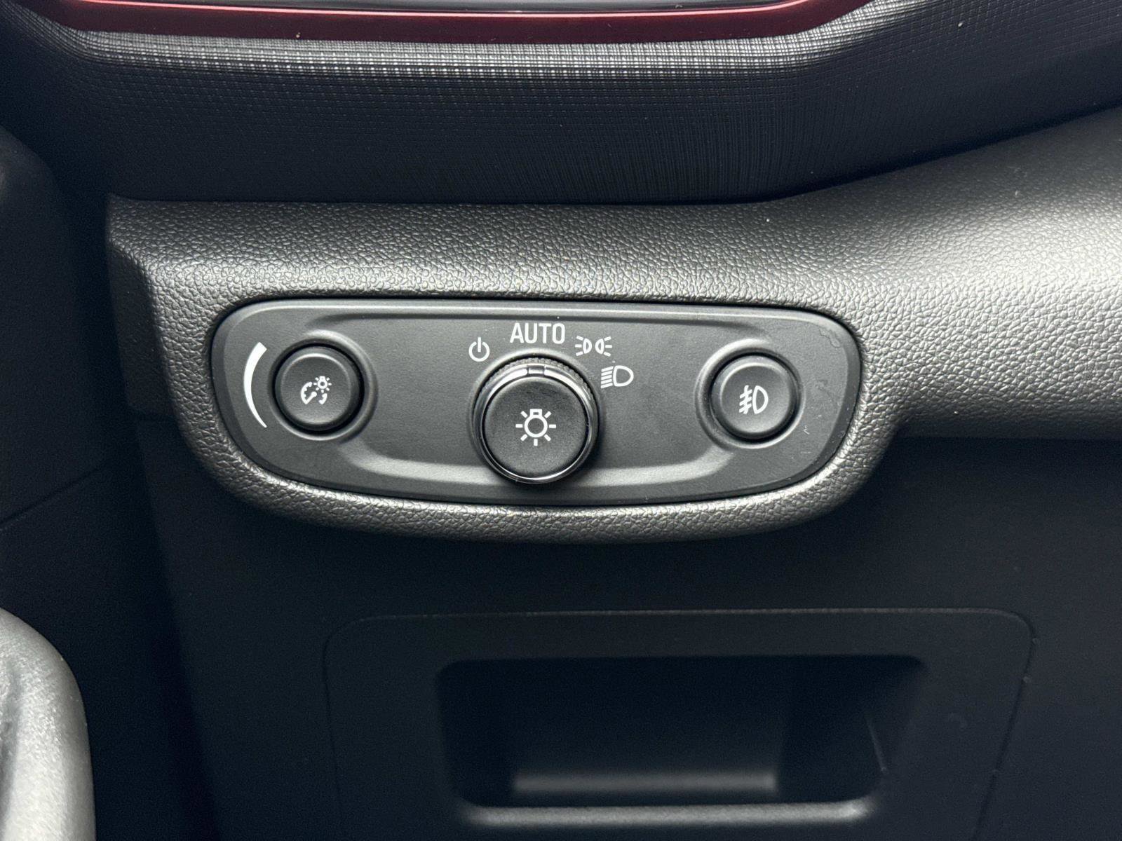 Used 2023 Chevrolet TrailBlazer RS w/ Sun and Liftgate Package image 13