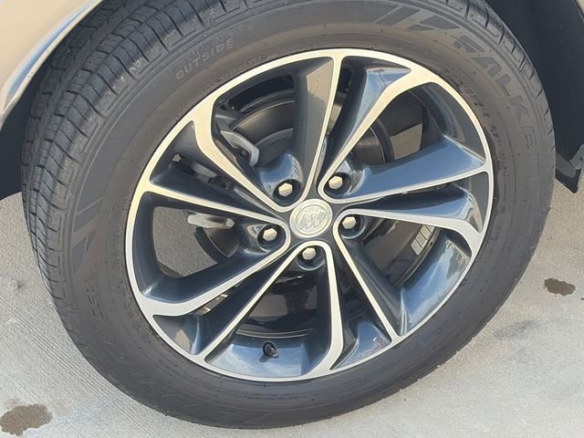 Used 2020 Buick Encore GX Essence image 11