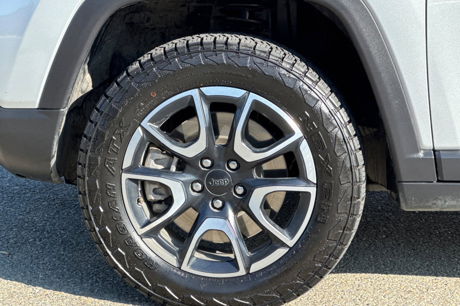 Used 2024 Jeep Compass Trailhawk image 32