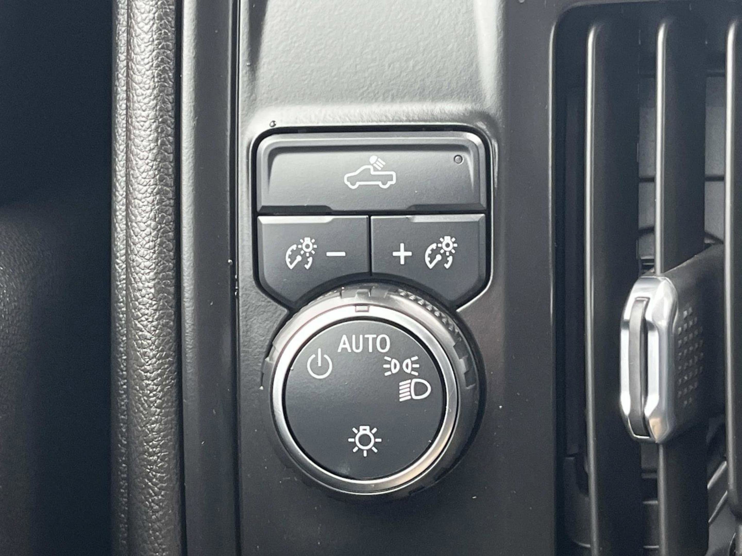 Used 2023 Chevrolet Silverado 2500 Custom image 31