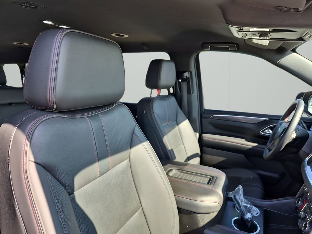 Used 2022 Chevrolet Suburban RST w/ Luxury Package RWD image 16