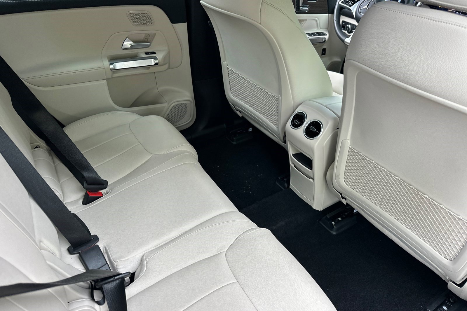 Used 2025 Mercedes-Benz EQB 300 4MATIC image 31