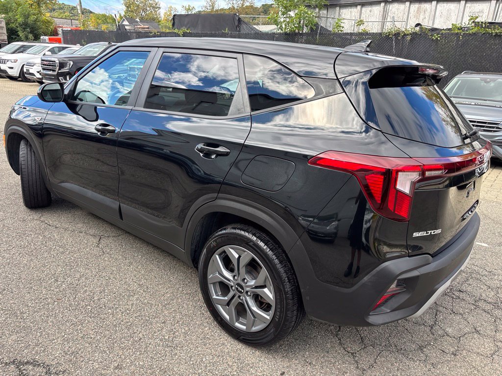 Used 2024 Kia Seltos LX AWD/4WD image 4