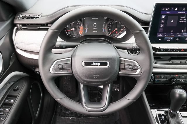 Used 2023 Jeep Compass Latitude w/ Convenience Group AWD/4WD image 8