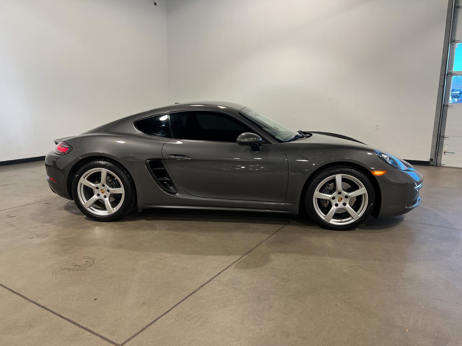 Used 2018 Porsche 718 Cayman image 2