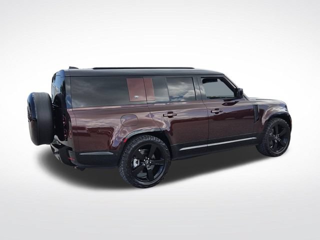 Used 2024 Land Rover Defender 130 X-Dynamic SE AWD/4WD image 8